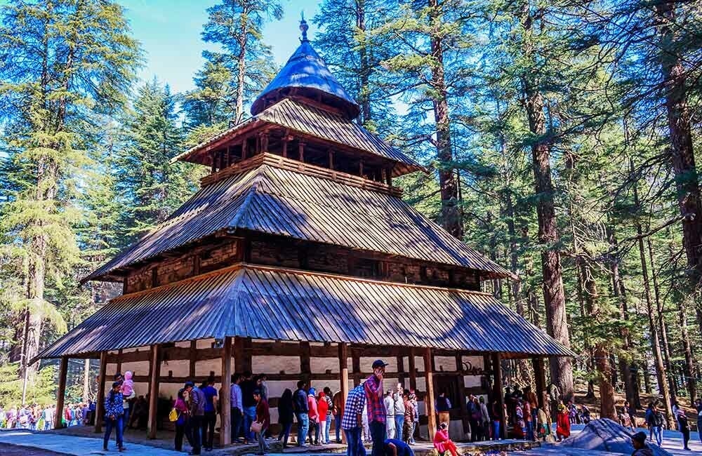 Храм Хидимбы Деви в лесу